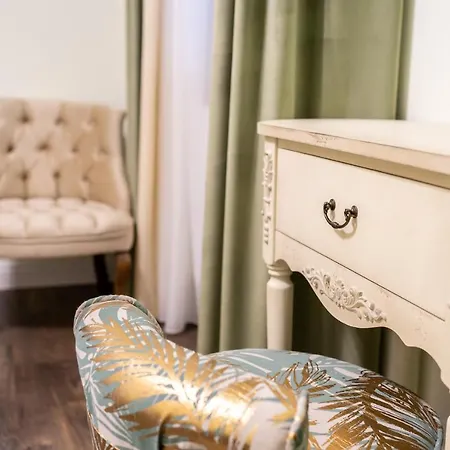 Akiro Boutique Hotel *